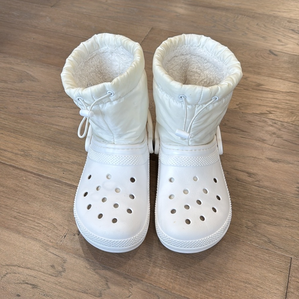CROCS Classic Lined Neo Puff Womens Boots Size 7 - Picture 2 of 8